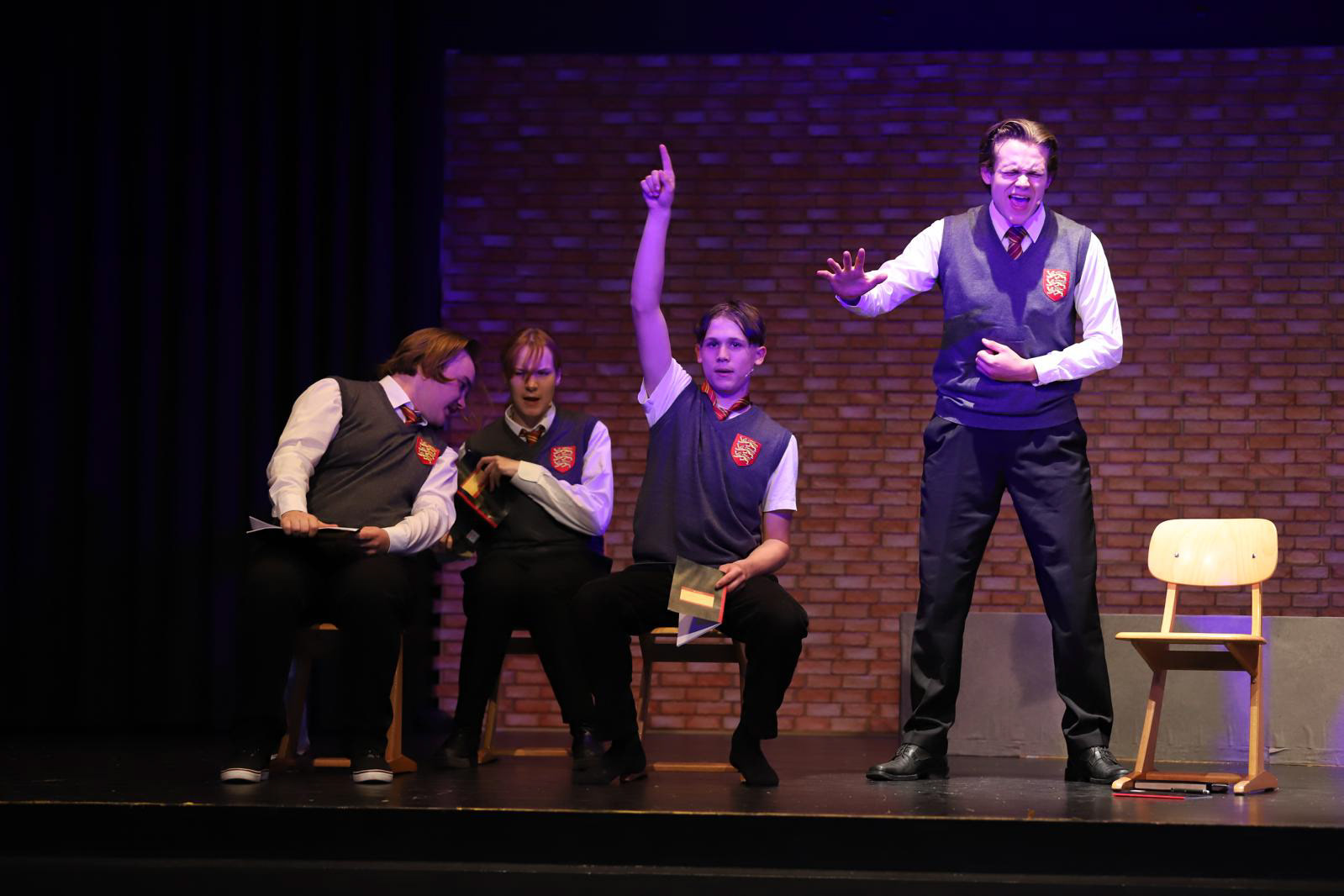 Schüler wärend des Unterrichts, Melchior singt