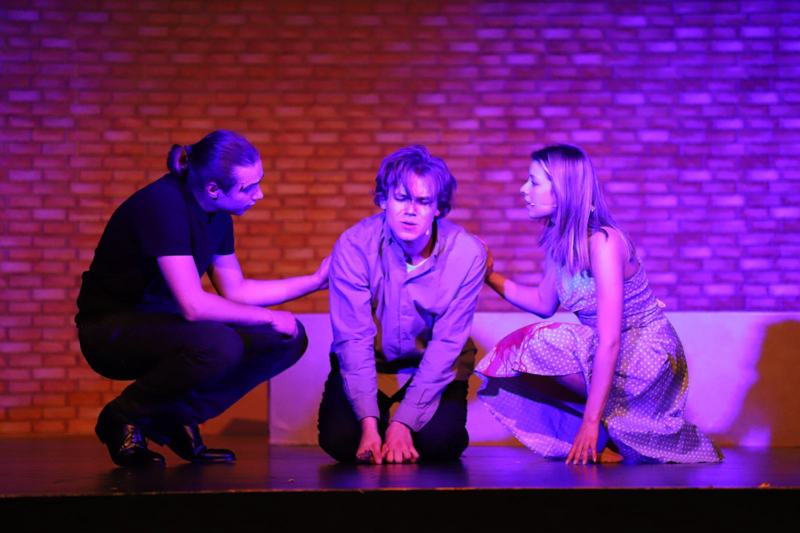 Die Geister von Wendla und Moritz trößten Melchior auf dem Freidhof